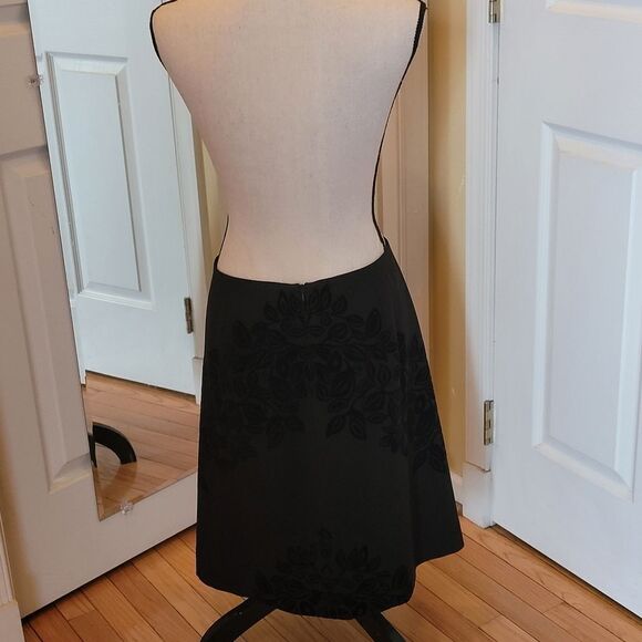 BLACK ON BLACK PENCIL SKIRT - Picture 5 of 8